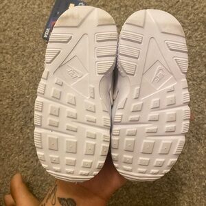 White Nike huarache